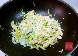  卷心菜炒油条的做法图解8
