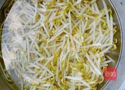 绿豆芽炒粉条的做法图解2