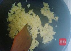 什锦虾仁炒饭的做法图解3