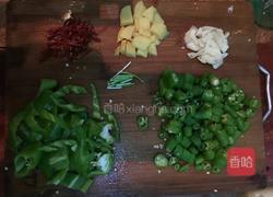 黄豆芽炖香辣鱼的做法图解4