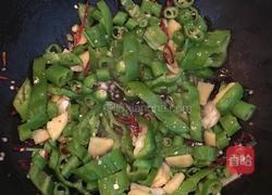 黄豆芽炖香辣鱼的做法图解6