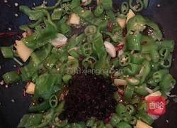 黄豆芽炖香辣鱼的做法图解7