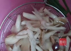 袖珍菇鸡蛋汤的做法图解1