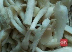 袖珍菇鸡蛋汤的做法图解3