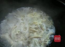 袖珍菇鸡蛋汤的做法图解8