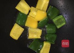 彩椒炒火腿的做法图解3