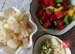 彩椒炒藕丁的做法图解1