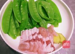 荷兰豆炒肉的做法图解1