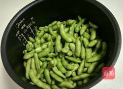 鲍鱼汁拌毛豆的做法图解1