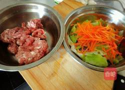 卷心菜猪肉馄饨的做法图解1
