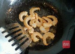 虾仁彩椒炒饭的做法图解3