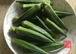 肉片炒秋葵的做法图解1