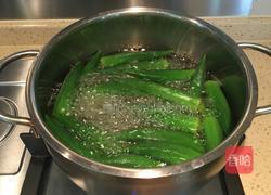 肉片炒秋葵的做法图解2