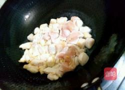 火龙果炒鸡丁的做法图解4