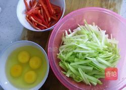 彩椒韭黄炒鸡蛋的做法图解1