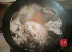 炖猪肘子的做法图解2