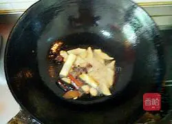 炖猪肘子的做法图解7