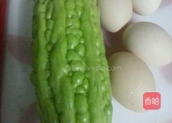 苦瓜煎蛋的做法图解1