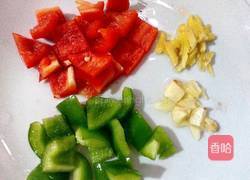 彩椒炒蟹味菇的做法图解2