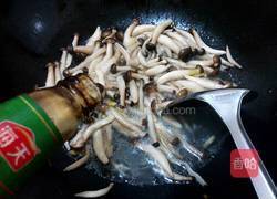 彩椒炒蟹味菇的做法图解4