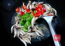 彩椒炒蟹味菇的做法图解5