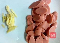 火腿肠炒绿豆芽的做法图解2