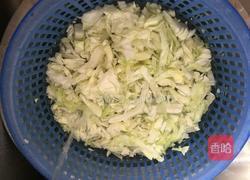 卷心菜炒鸡蛋的做法图解2