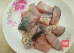 西红柿炖鱼块的做法图解1