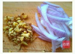 干炸五香鲫鱼的做法图解2