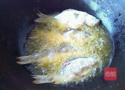 干炸五香鲫鱼的做法图解5