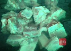 土豆粉蒸排骨的做法图解2
