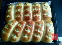 Illustration of how to make chive bread 12