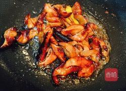 青椒炒熏肥肠的做法图解4