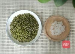 绿豆粥的做法图解1