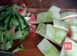 西瓜皮榨菜炒蛋的做法图解1