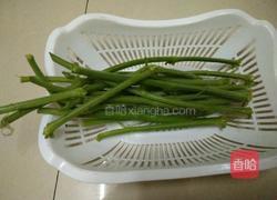 清炒南瓜藤的做法图解1