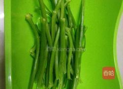 清炒南瓜藤的做法图解2