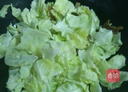 卷心菜炒腊肉的做法图解3