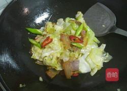 卷心菜炒腊肉的做法图解4