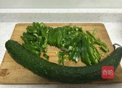 黄瓜炒青椒的做法图解1