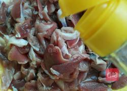 蒜苔炒鸡肾的做法图解3