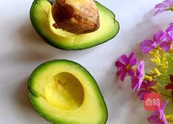 圣女果牛油果沙律的做法图解4