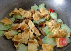 西瓜皮榨菜炒蛋的做法图解8