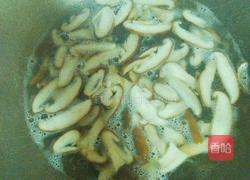 香菇炒胡萝卜尖椒丝的做法图解5