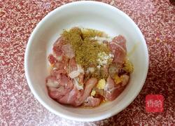 白萝卜炒肉片的做法图解2