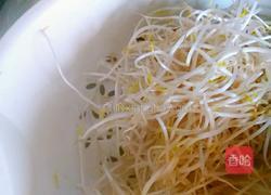 双椒炒绿豆芽的做法图解4