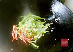 双椒炒绿豆芽的做法图解7