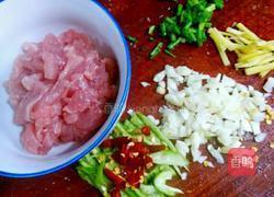 绿豆芽炒肉丝的做法图解2