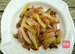 卷心菜炒腊肉的做法图解3