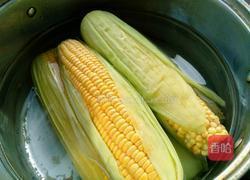 水煮玉米的做法图解3